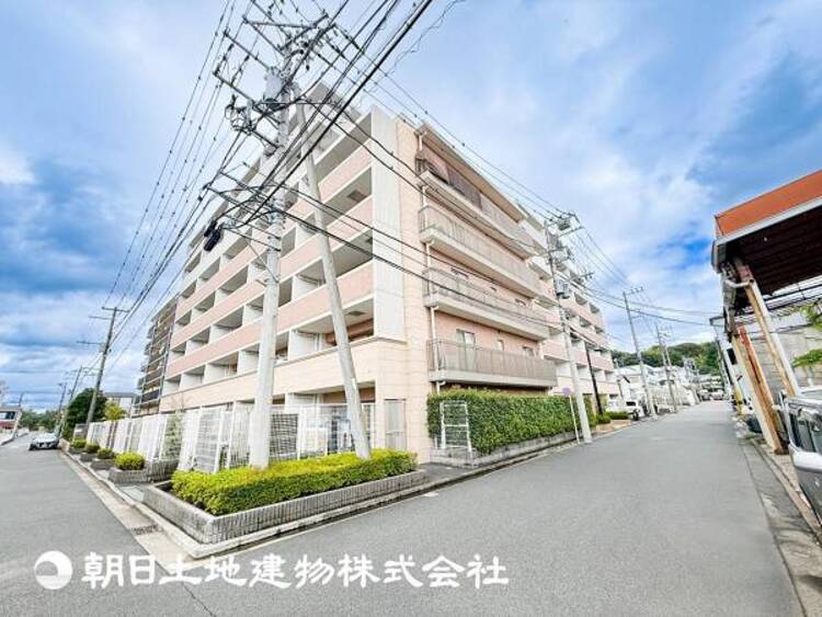 外観 大切な人とともに、心穏やかに過ごすひとときになるリビング。