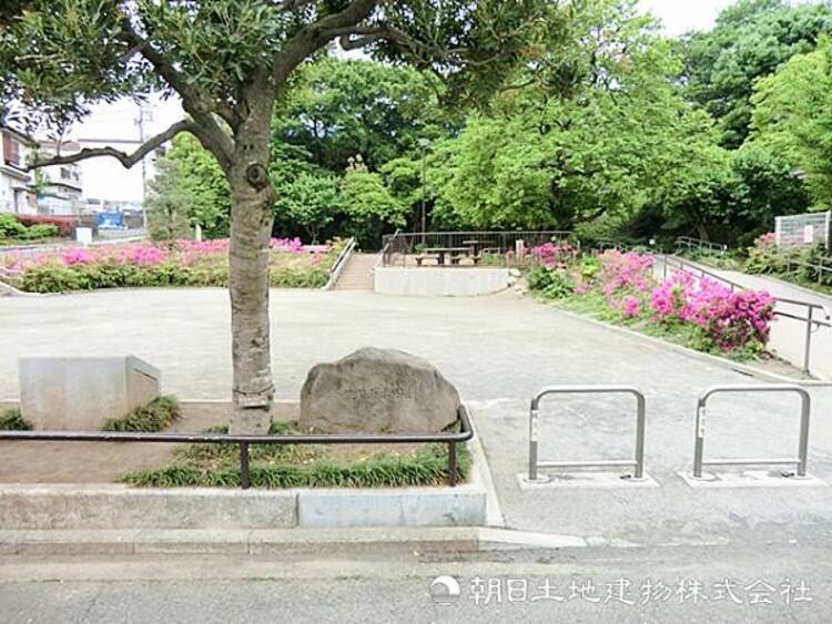 周辺 【渋沢金井公園】400ｍ　閑静な住宅地に立地しており、木陰の気持ち良い落ち着いた雰囲気の公園です。ベンチがあり、ちょっとしたリフレッシュにぴったりです。