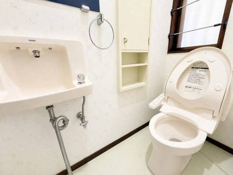 トイレ 【トイレ】ウォシュレット、保温機能付き便座など充実の設備です　お掃除がしやすくストレスフリー！！ 