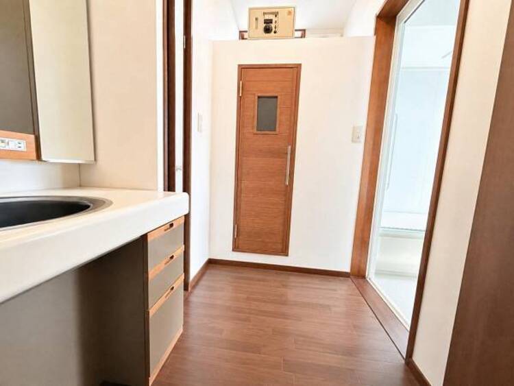 洗面 【洗面・脱衣所】使用頻度の高い場所だからこそ便利な空間に。多人数での使用も考えた便利な空間です 