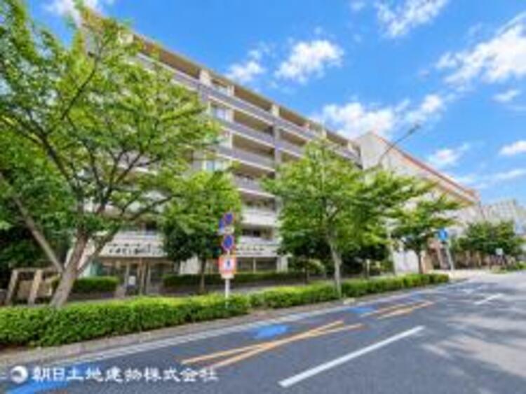 外観 住みやすさとデザイン性を両立させた欲張りな住宅が登場しました　相反しがちなことが相互作用でより良質に！本物だけが表現することができる質の高い機能美はよきものをつなげた古くからの伝統と最新技術の結晶です																			