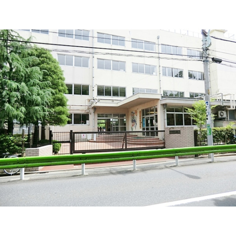 周辺 練馬区立石神井小学校(約310m)