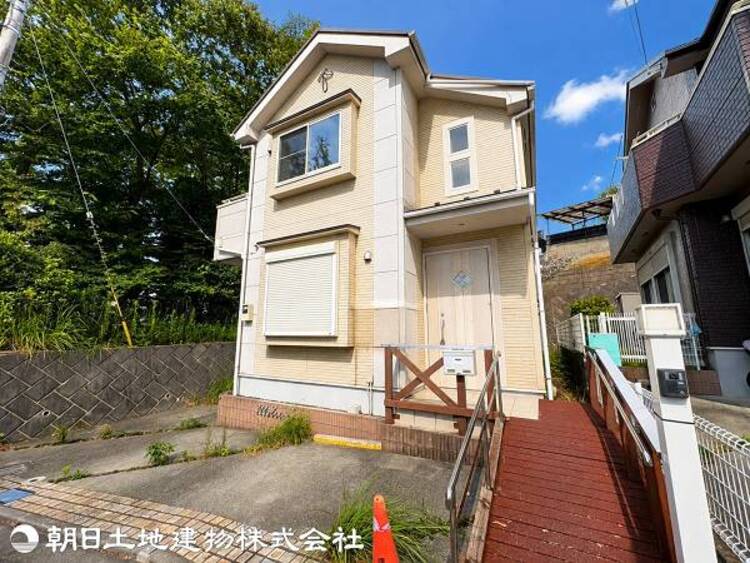 外観 玄関はスロープ付き。