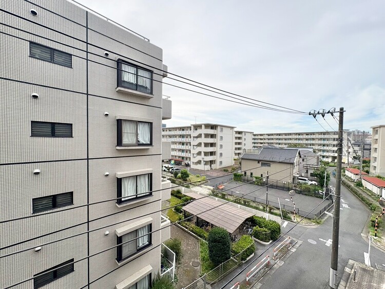 バルコニー 窓を開けると広がる青空。心をリフレッシュして日々を過ごしていきましょう。