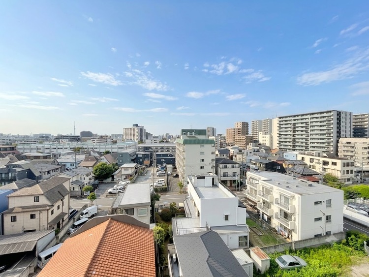 バルコニー 窓を開けると広がる青空。心をリフレッシュして日々を過ごしていきましょう。