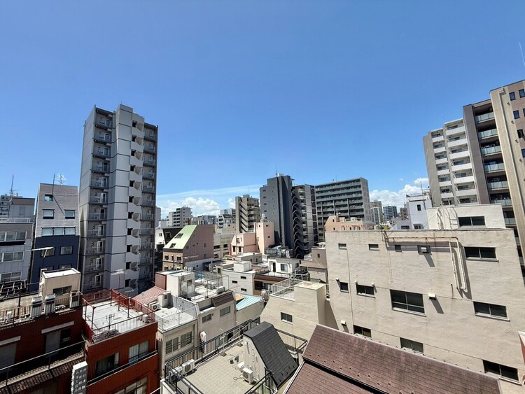 バルコニー 窓を開けると広がる青空。心をリフレッシュして日々を過ごしていきましょう。