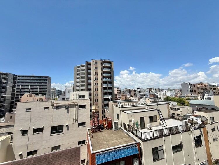 バルコニー 頬をなでる、優しい風を感じることが出来ます。