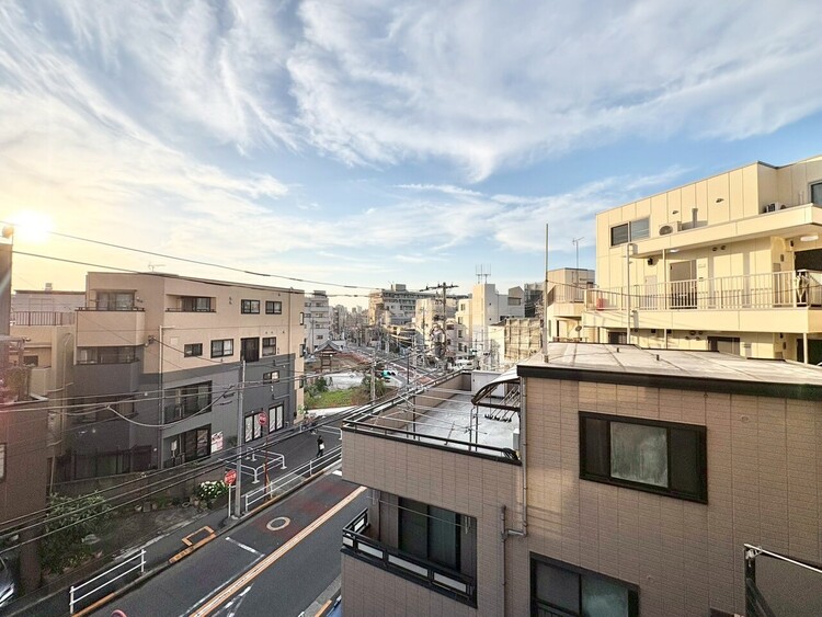 バルコニー 頬をなでる、優しい風を感じることが出来ます。
