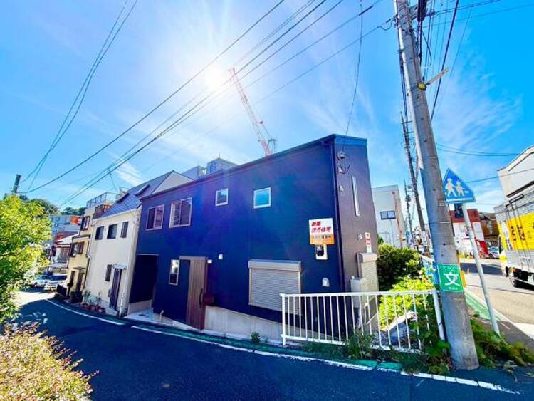 外観 それぞれ独特の顔を持つあなただけのお住まい。各棟によって暖かい日差しの入り方・見え方も違うお住まい。実際の日当たりや現地の雰囲気もご確認くださいませ。
