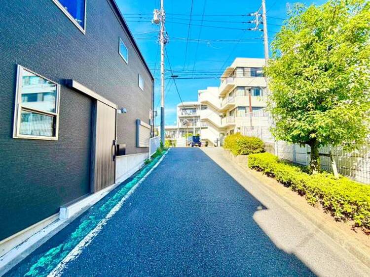 外観 駅からの帰り道には最寄りのスーパーがございます。毎日のご通勤など非常に助かります。
