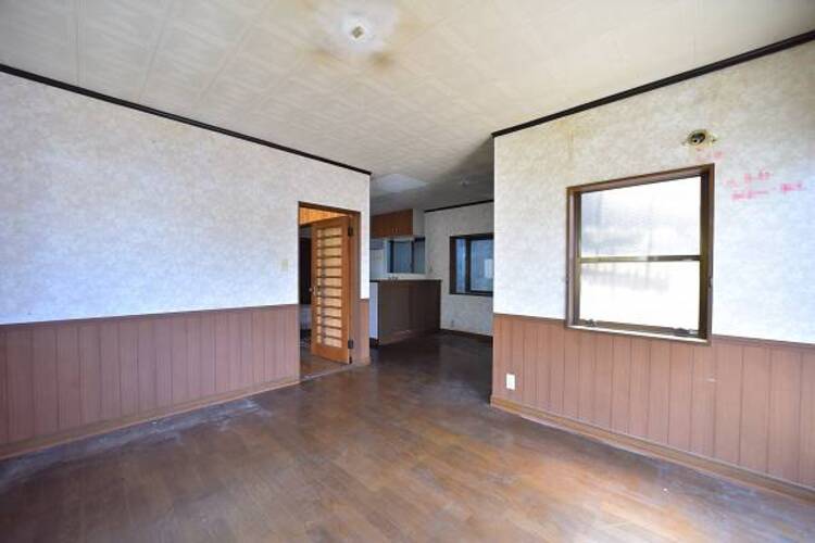 居間 話に夢中になりすぎて、ついつい時間を忘れてしまう。そんな束の間の幸せを感じさせてくれる場所です。