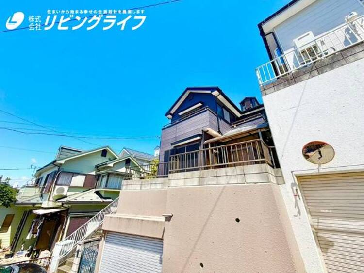 外観 爽やかな青空の下に贅沢なほどに降り注ぐ陽光、豊かな居住性とクオリティが見事に調和した住空間は住まうことの喜びを感じさせてくれます。