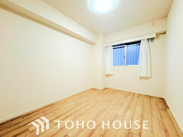 内装 採光もある洋室は、くつろぎのひと時を過ごすのにぴったり