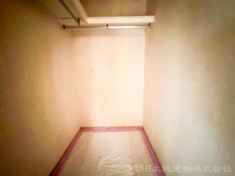 収納 大きな収納力を持ち複数で共有して使うこともでき、奥様が独り占めすることも可能です。足元には小さめの物入れを設置すると収納力がよりUP 
