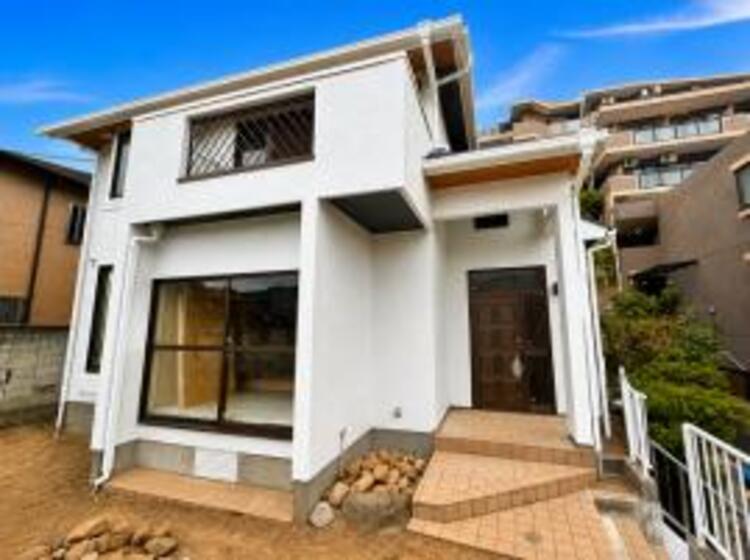 外観 【外観】閑静な住宅地に馴染む落ち着いた色合いの贅沢な空間！！毎日のお散歩も快適なエリア！
