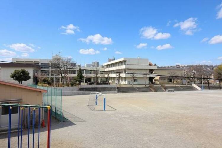 周辺 高ヶ坂小学校まで約406ｍ (徒歩6分)