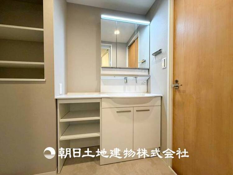 洗面 【洗面化粧台】慌ただしい1日が始まり、充実した1日の終わりを締めくくる洗面所は快適に過ごしたいものですね！収納も豊富です