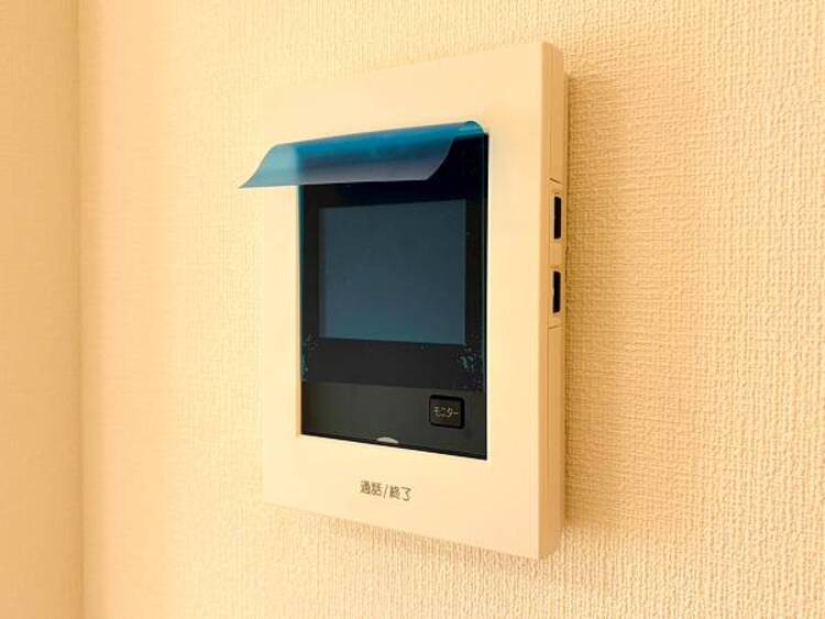 設備 【モニター付インターホン】お子様のお留守番にも安心なＴＶモニタ付インタホン。来客者を確認できる上に留守中の録画もできます