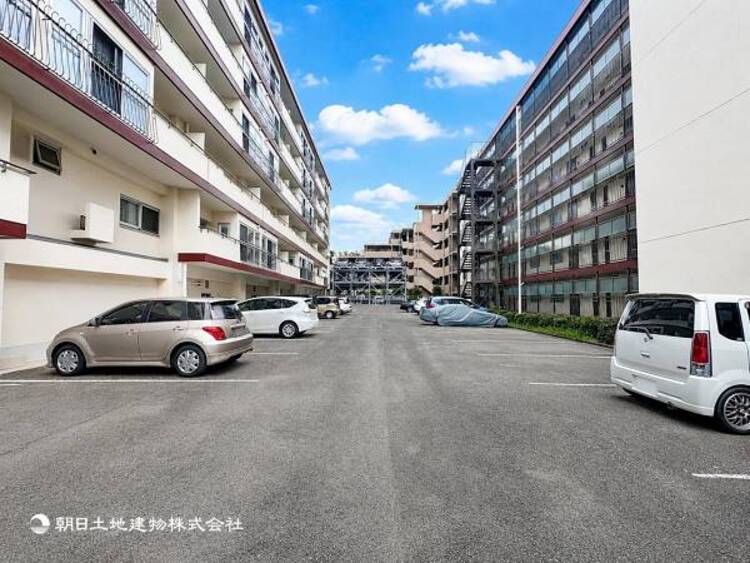 外観 【外観写真】時間のゆとりと空間、暖かな陽光がもたらす光と風を独占してください。
