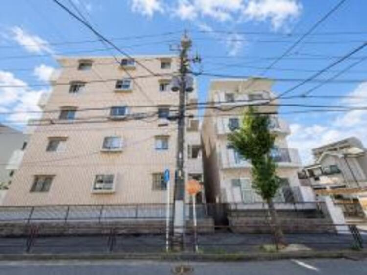外観 空を広く感じる。緑が多いゆったり感のある安心の住環境です！！潤いのある環境でホッと生活できそうです！おしゃれな雰囲気や自然の潤いがあり、親しみやすさと個性を！街に新たな価値をもたらし続けてくれます！