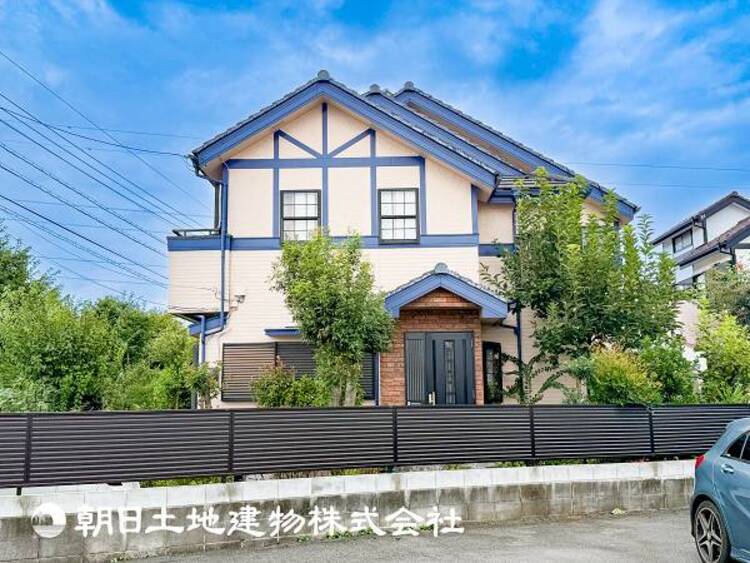 外観 大切なご家族、招いた友人と過ごすひと時を溢れる光が優しく包み込む空間。