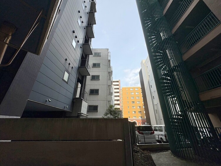 バルコニー 窓を開けると広がる青空。心をリフレッシュして日々を過ごしていきましょう。