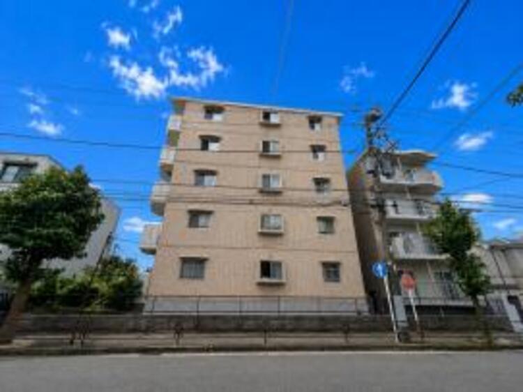 外観 【凛】とした落ち着いたたたずまいのあなただけのお住まい。お友達などが遊びに来た時も自慢をしたくなる邸宅を創り出す外観デザインです。