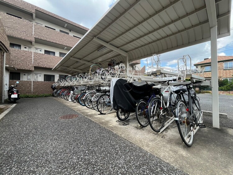 その他 きちんと整備された駐輪場。住む方の心遣いが感じられます。