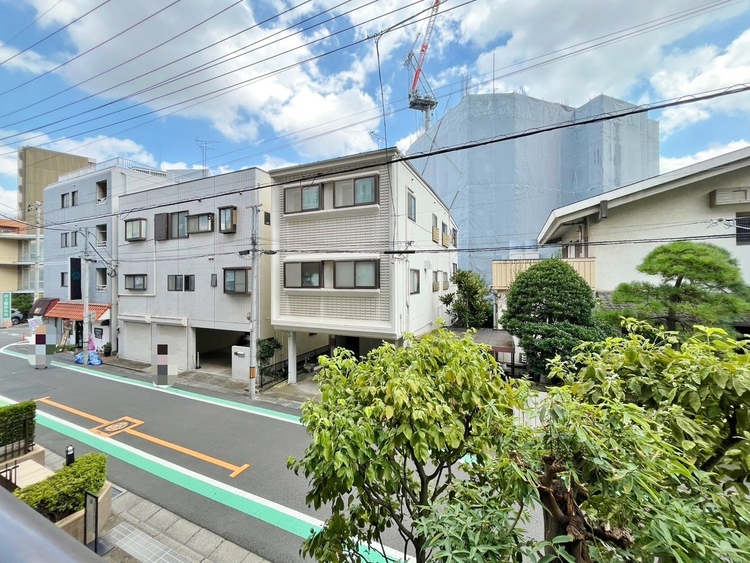 バルコニー 窓を開けると広がる青空。心をリフレッシュして日々を過ごしていきましょう。