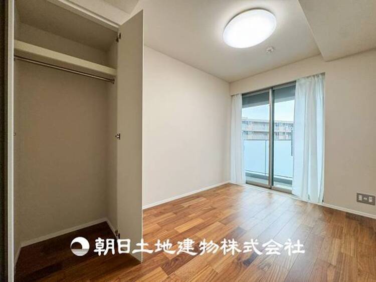 内装 【洋室】大切な家族一人ひとりの大切な個別空間。趣味・感性で個性的に飾って頂けるようシンプルに仕上げてあります。