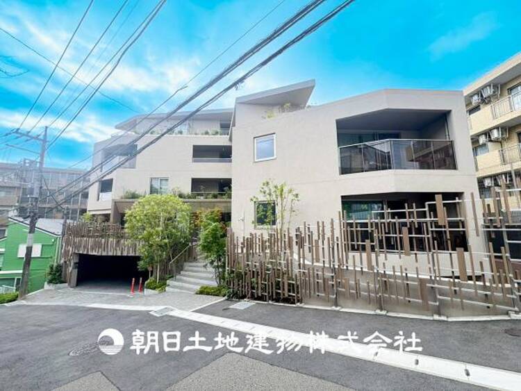 外観 【外観・立地】その家から感じられる、気品・上質・重厚感・極細やかさ、そのすべては見た者に安らぎを与える特別な空間です。