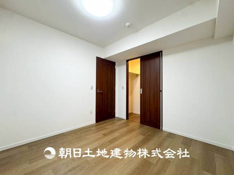 内装 【洋室】一人時間を快適にすごせるように、落ち着いて過ごせる癒しと寛ぎの空間が欲しい。そんな願いを叶えました。