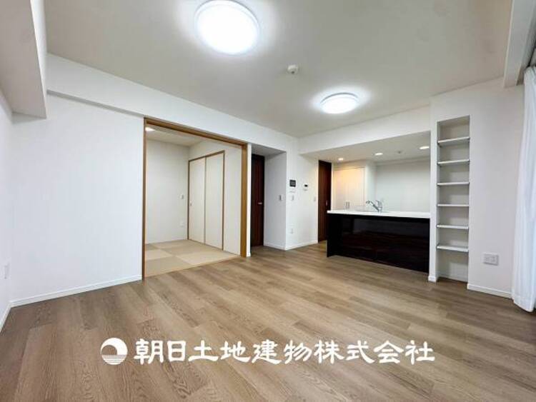 居間 【リビング】1日の中で最も長い時間を過ごすことになるリビングだからこそいつも笑顔があふれる空間であるように心掛けています