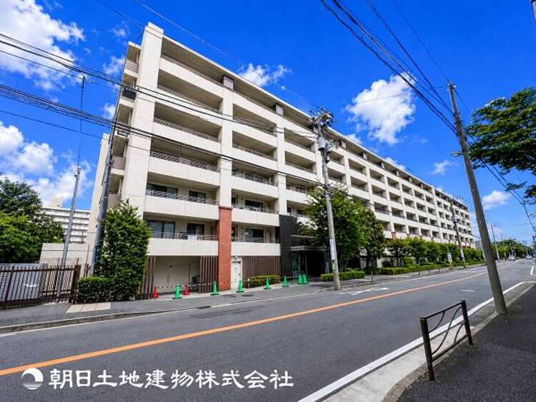 外観 【外観写真】家族の色を映し出す洗練された邸宅は、ずっと輝き続けながらいつしか街の風景に溶け込んでいきます。
