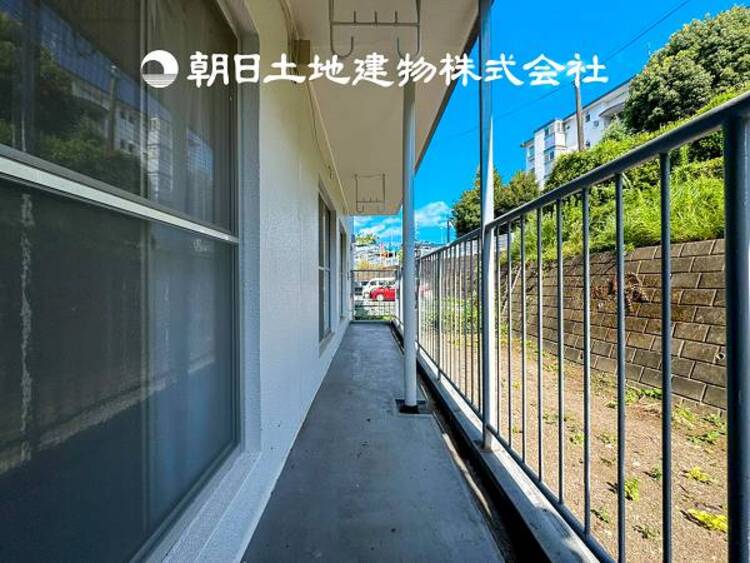 バルコニー 【バルコニー】太陽に愛された家。陽当り・通風に優れた魅力的で快適さを追求したプライベート空間です。