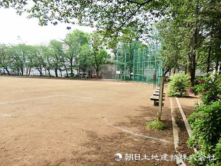 周辺 【宮崎第４公園】650ｍ　豊かな自然が残る園内には、遊具エリアや野球ができるグラウンド、冒険気分が味わえる遊歩道を完備。子どもたちがのびのび遊べる憩いのスポットです。