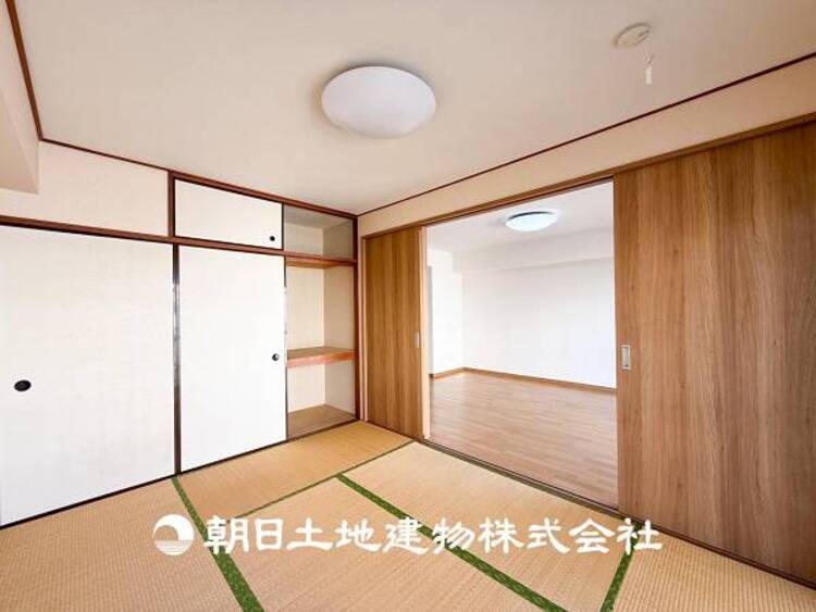 トイレ 【和室】近年減少傾向にありますが、和室があることで落ち着きと癒しの空間が生まれます。