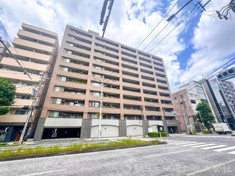 設備 徒歩はもちろんベビーカーや自転車でも安心な道のりです。お車の出し入れが苦手な方も安心できます。