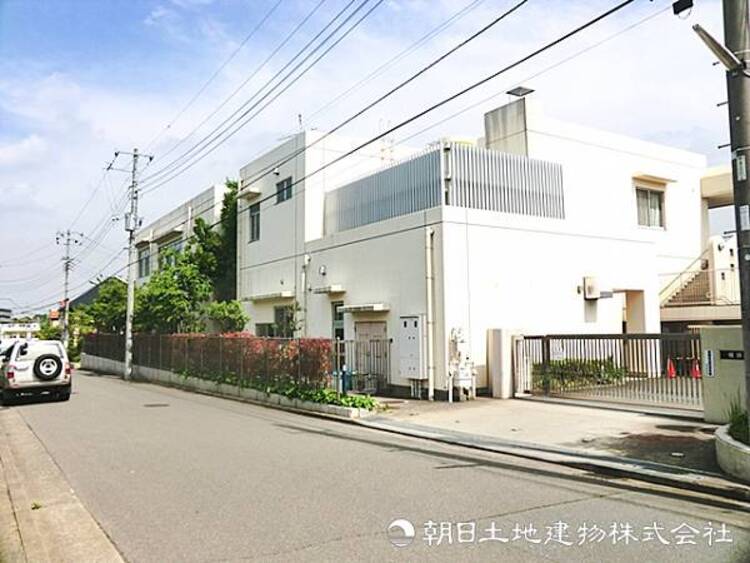 周辺 【荏田北保育園】480ｍ　子ども主体で、自由にのびのびと遊ぶことを大切にする保育園です。公立らしい安定した運営と、長時間保育の対応など共働き世帯にも心強い存在です。