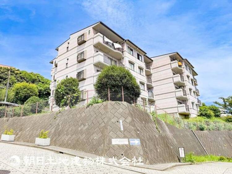 外観 【外観写真】時間のゆとりと空間、暖かな陽光がもたらす光と風を独占してください。