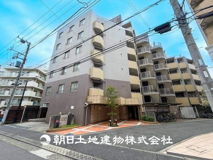外観 【外観・立地】家族の色を映し出す洗練された邸宅は、ずっと輝き続けながらいつしか街の風景に溶け込み人と共に歩んいきます。