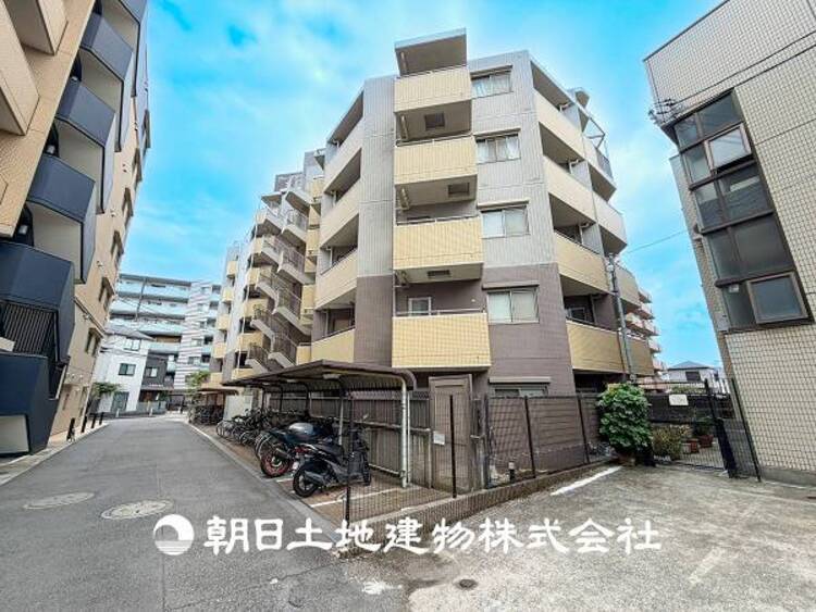外観 【外観・立地】時代の流行ではなく拘りを貫く。シックなカラートーンで街並みに溶け込む外観は、絶妙なバランスで輝きを放ちます