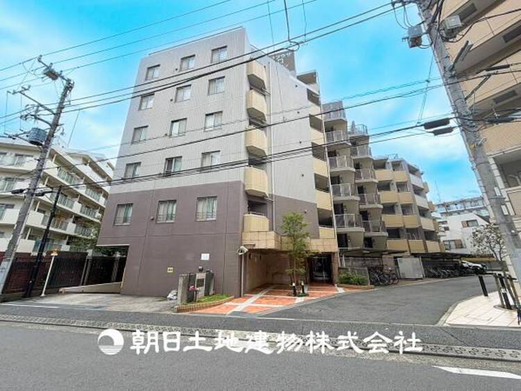 外観 【外観写真】家族の色を映し出す洗練された邸宅は、ずっと輝き続けながらいつしか街の風景に溶け込んでいきます。