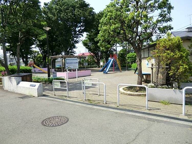 周辺 烏山公園　500ｍ