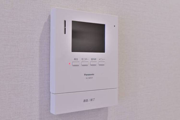 その他 誰が来ても分かるようにテレビモニター付きインターホンを設置。防犯上でも役立ちます。