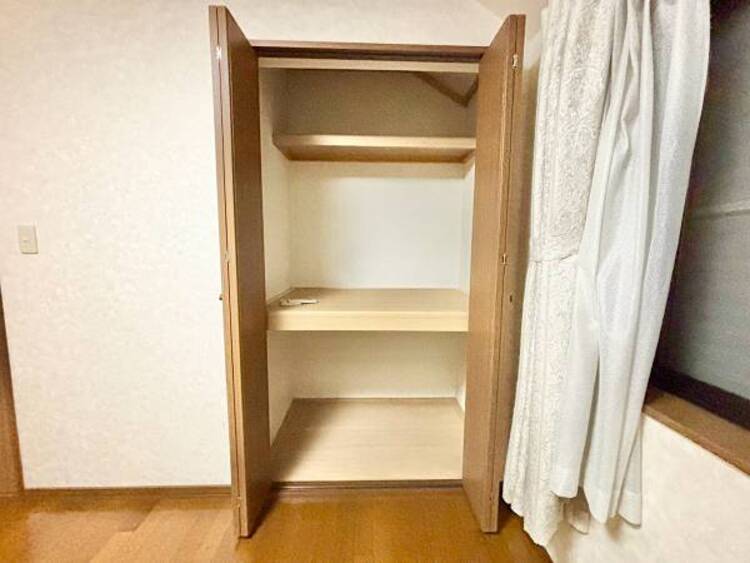 その他 クローゼットを有効活用すれば、生活空間をより上質なものにしてくれるでしょう。ベッドルームも綺麗に保てます。
