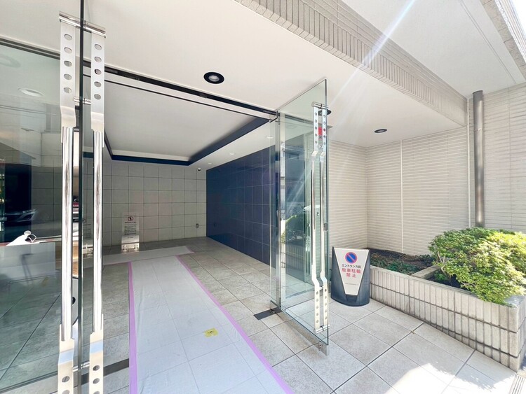 その他 上質感漂う玄関アプローチです。