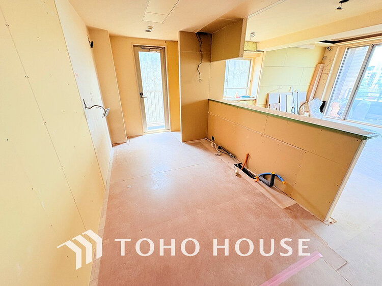 キッチン シンプルな部屋の雰囲気に溶け合うナチュラルキッチン