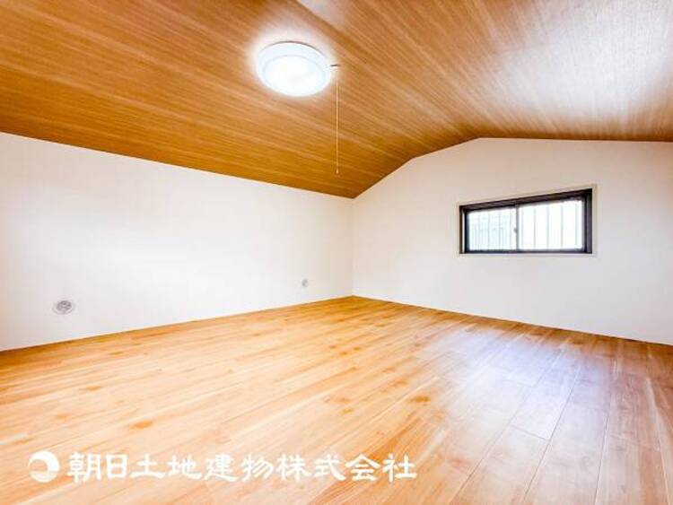 その他 【ロフト】小屋裏収納があるお部屋で季節の品物などを収納できます。