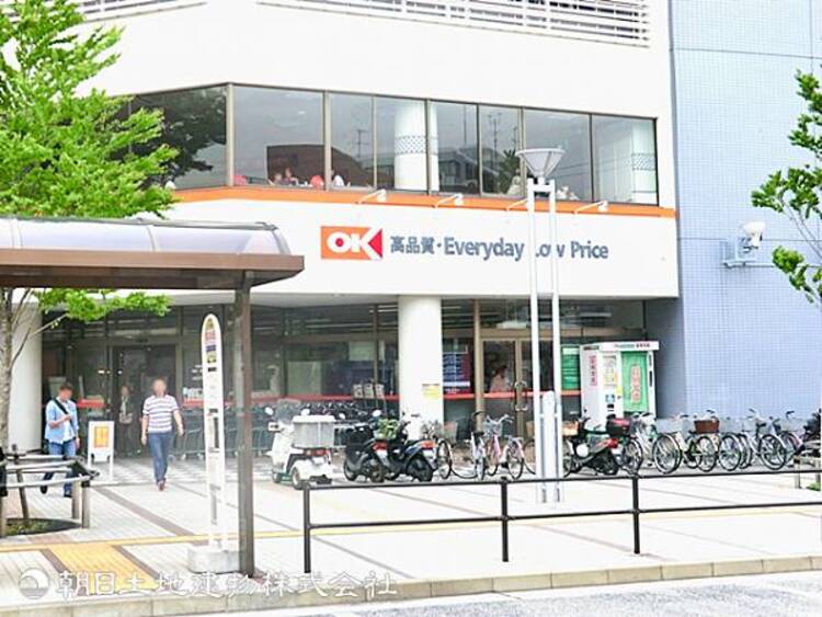 周辺 【オーケー 港北店 】1310ｍ　都筑ふれあいの丘駅からすぐの抜群のアクセス。圧倒的な安さと豊富な品揃えを誇る大型店舗で、まとめ買いや日常の買い物にとても便利です。